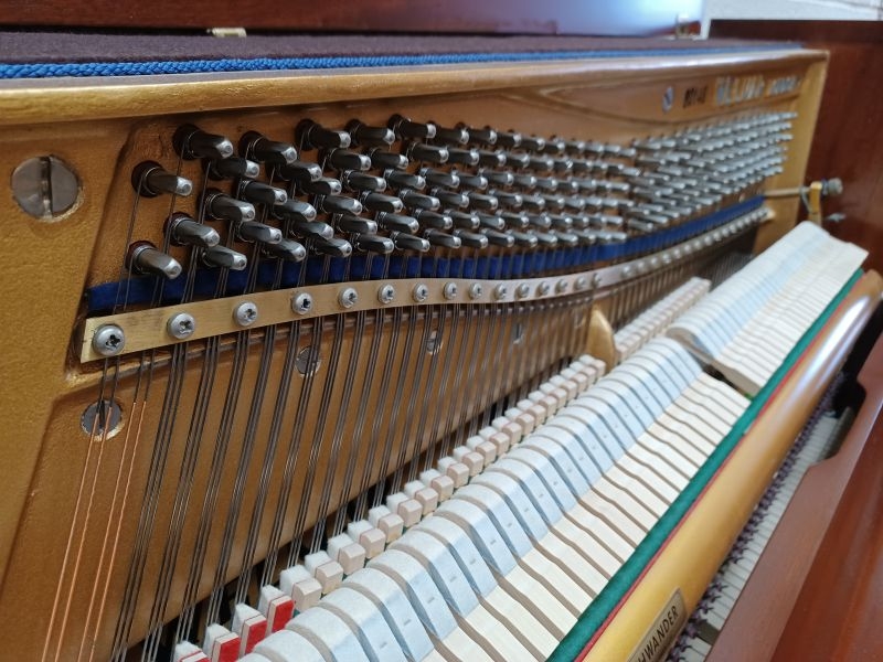 Welmar upright Piano in Mahogany – Gallery image – Roberts Pianos Oxford