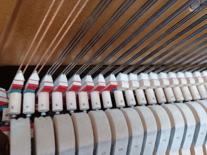 Welmar upright Piano in Mahogany – Gallery image – Roberts Pianos Oxford