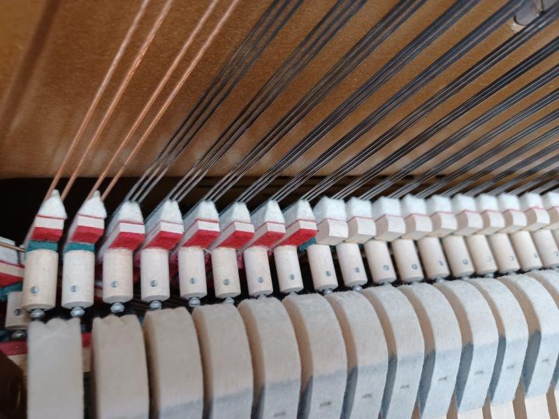 Welmar upright Piano in Mahogany – Gallery image – Roberts Pianos Oxford