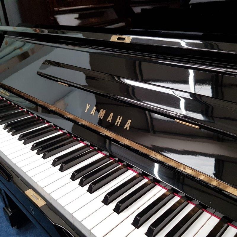 Yamaha U3G upright Piano in Black – Gallery image – Roberts Pianos Oxford