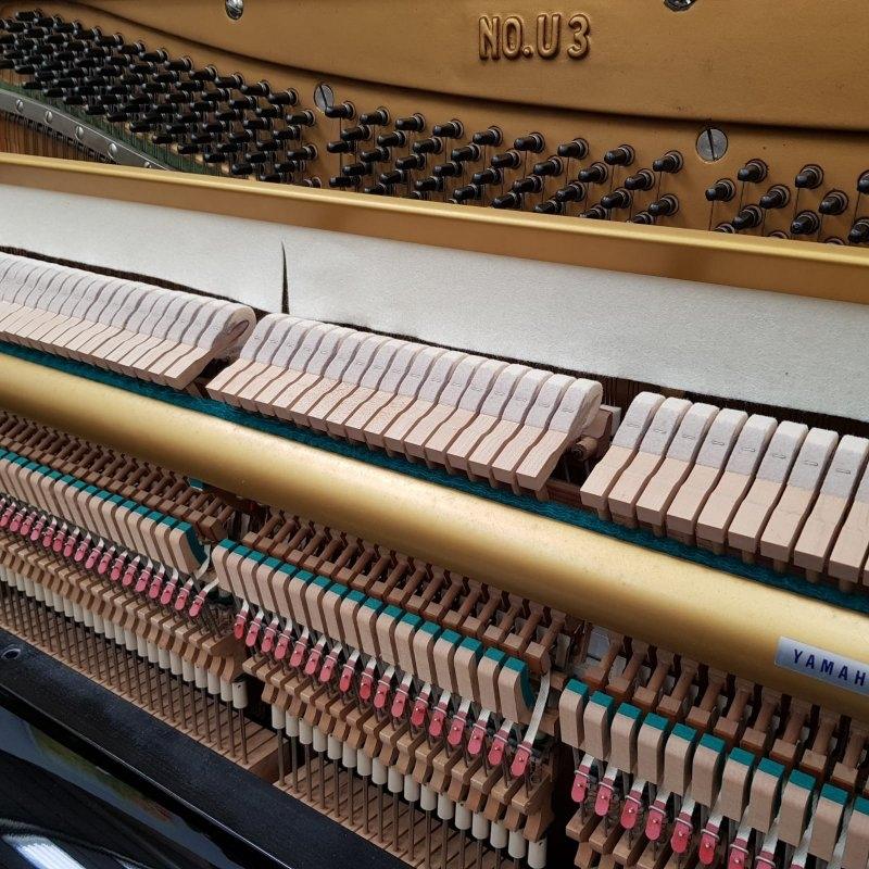Yamaha U3G upright Piano in Black – Gallery image – Roberts Pianos Oxford