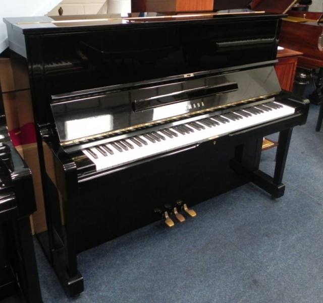 Yamaha U1H upright Piano in black – Inventory thumbnail – Roberts Pianos Oxford