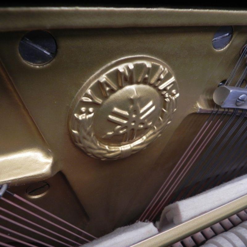 Yamaha U1H upright Piano in black polyester – Gallery image – Roberts Pianos Oxford