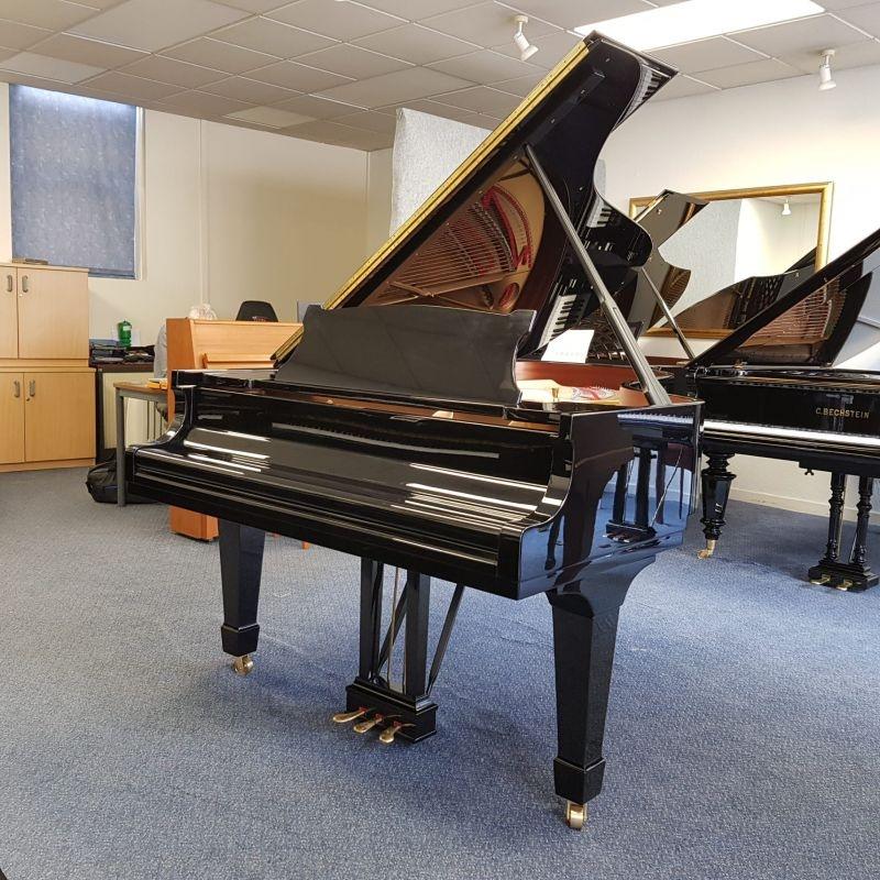 Steinway B grand Piano in bright black – Gallery image – Roberts Pianos Oxford