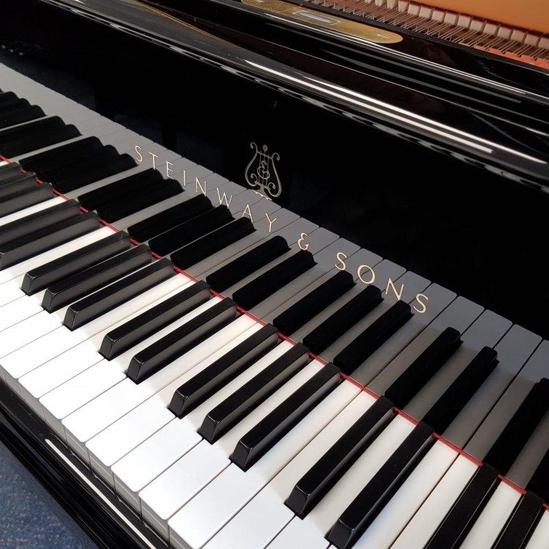 Steinway B grand Piano in bright black – Gallery image – Roberts Pianos Oxford