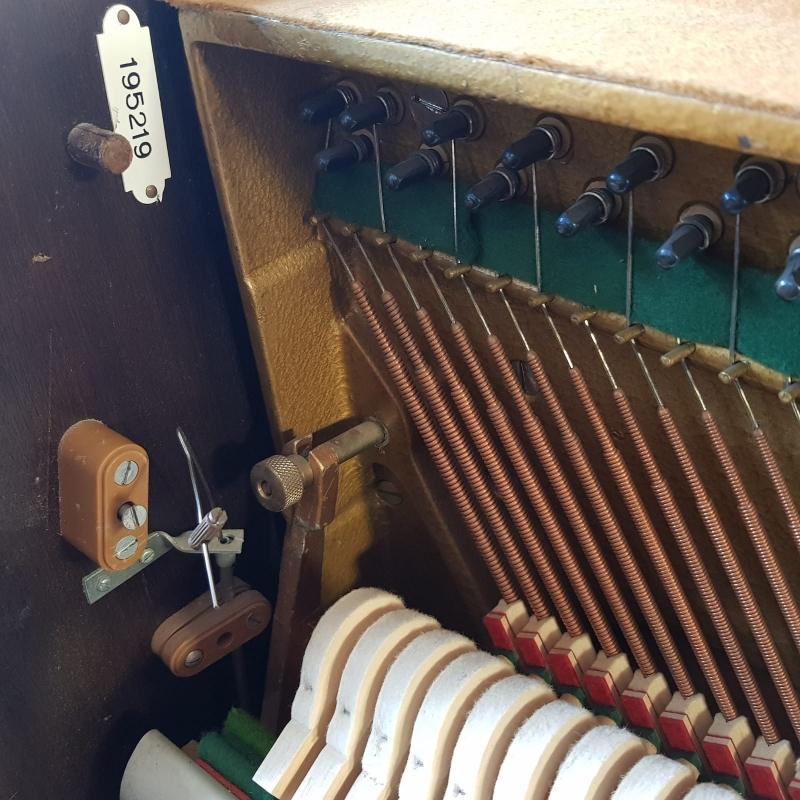 Kemble upright Piano in mahogany – Gallery image – Roberts Pianos Oxford