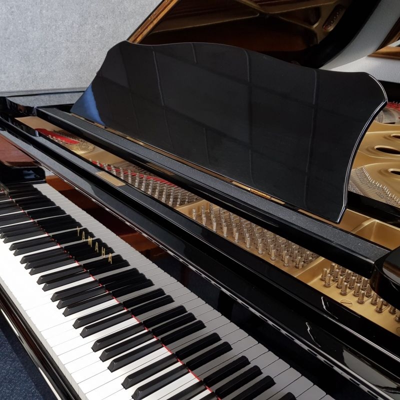 Yamaha C7