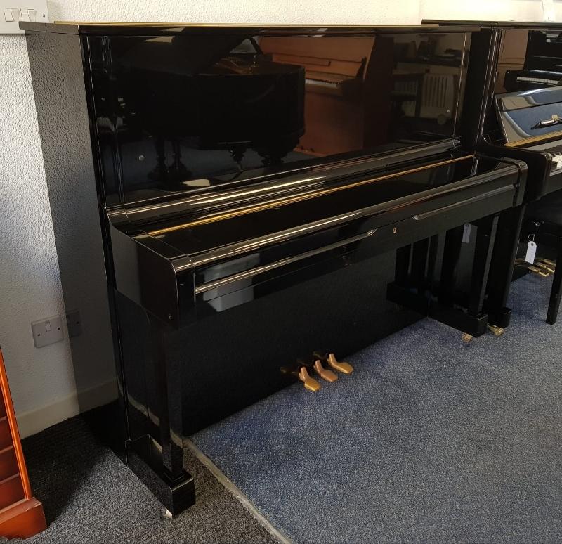Yamaha U1H upright Piano in Black – Gallery image – Roberts Pianos Oxford