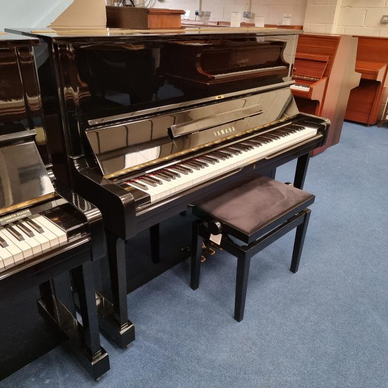 Yamaha U1H upright Piano in Black – Gallery image – Roberts Pianos Oxford