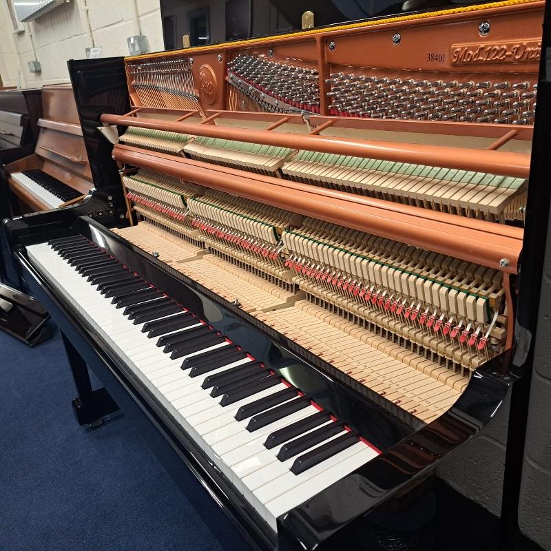 Wendl & Lung (Feurich) 122 upright Piano in black – Gallery image – Roberts Pianos Oxford
