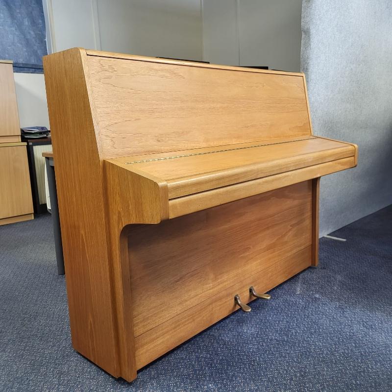 Knight K10 upright Piano in teak – Gallery image – Roberts Pianos Oxford
