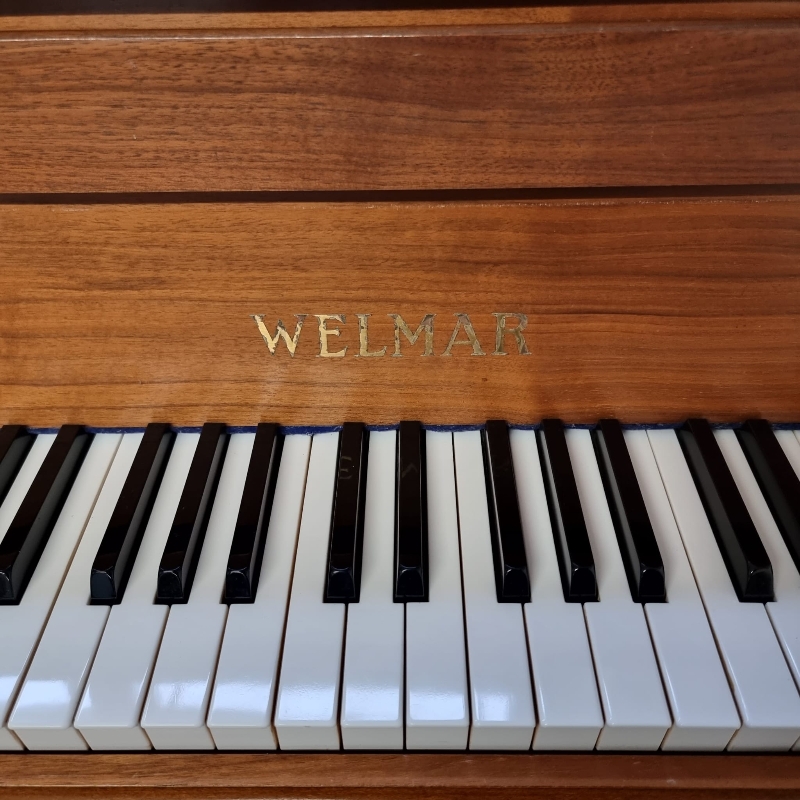 Welmar upright Piano in mahogany – Gallery image – Roberts Pianos Oxford
