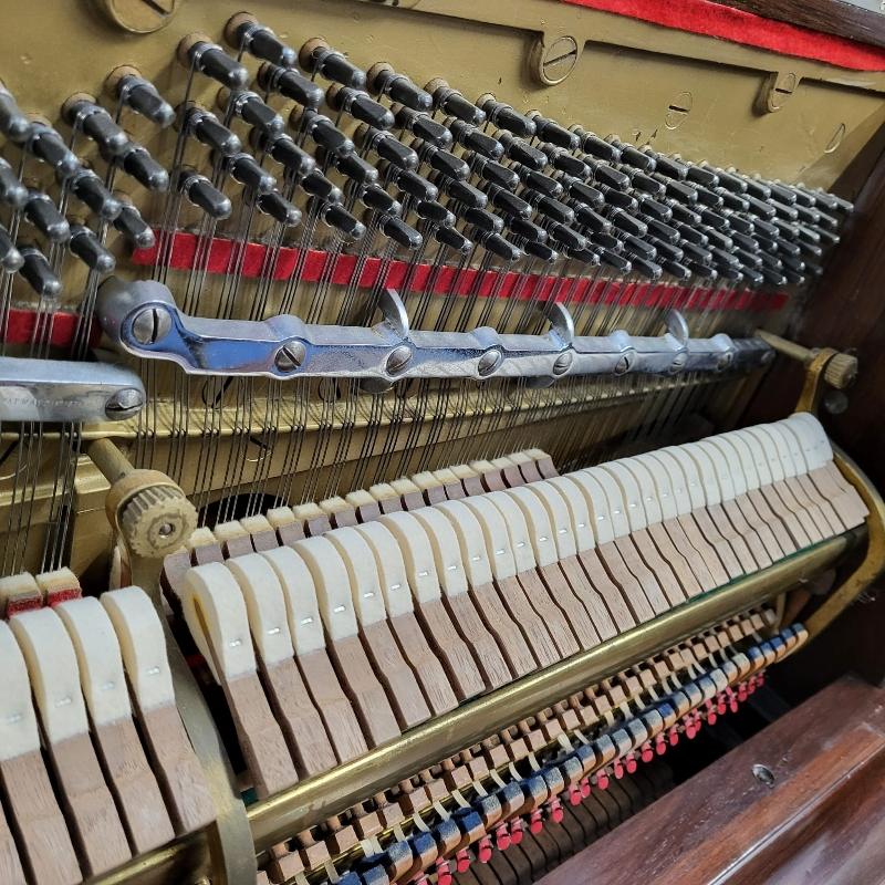 Steinway upright Piano in rosewood – Gallery image – Roberts Pianos Oxford