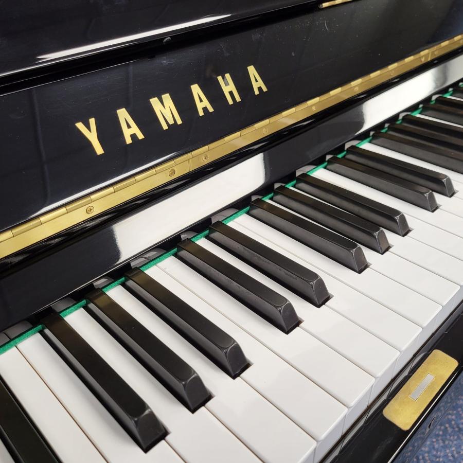 Yamaha U3H upright Piano in black polyester – Gallery image – Roberts Pianos Oxford