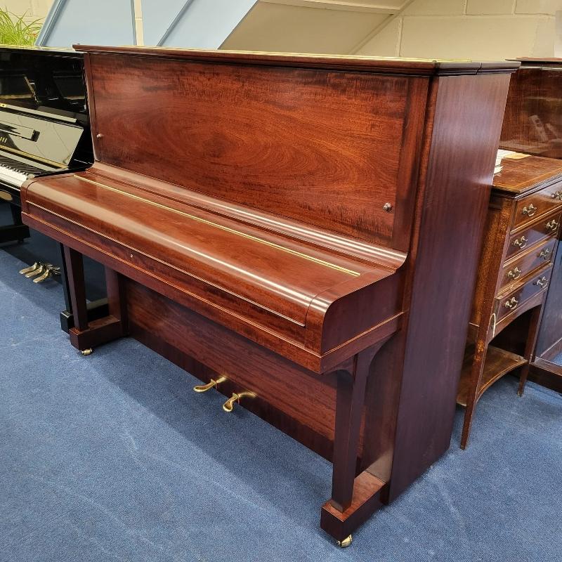 Steinway V upright Piano in mahogany – Gallery image – Roberts Pianos Oxford