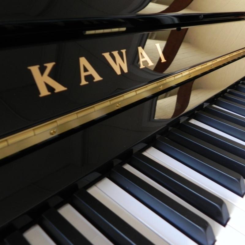 Kawai K-200 upright Piano in Black Gloss – Gallery image – Roberts Pianos Oxford