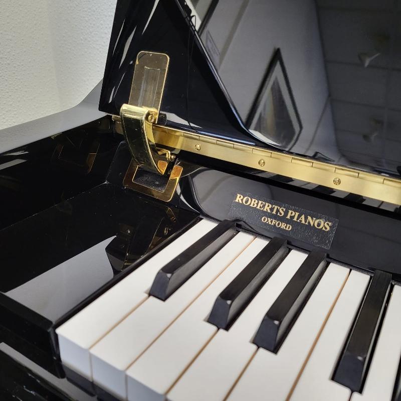 Feurich 125 upright Piano in Black – Gallery image – Roberts Pianos Oxford