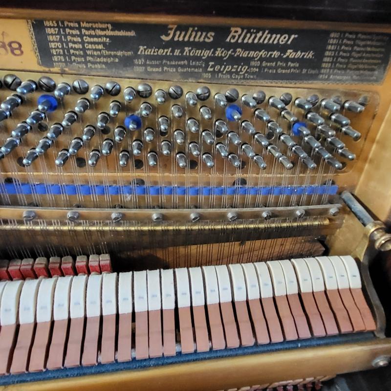 Bluthner 130 upright Piano in rosewood – Gallery image – Roberts Pianos Oxford