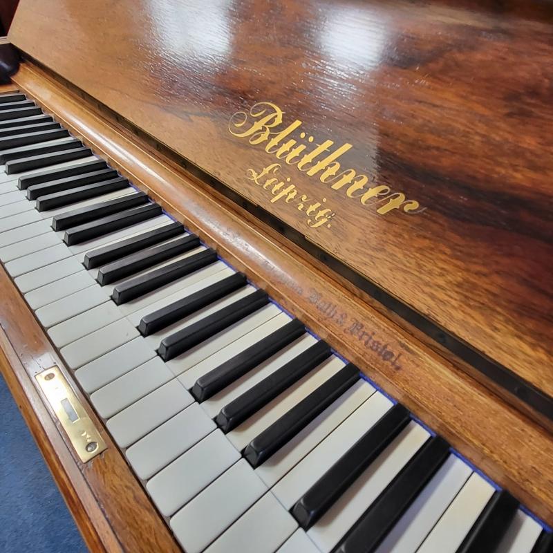 Bluthner 130 upright Piano in rosewood – Gallery image – Roberts Pianos Oxford