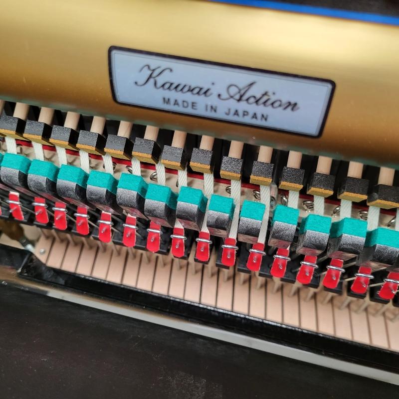 Kawai K-500 upright Piano in black – Gallery image – Roberts Pianos Oxford