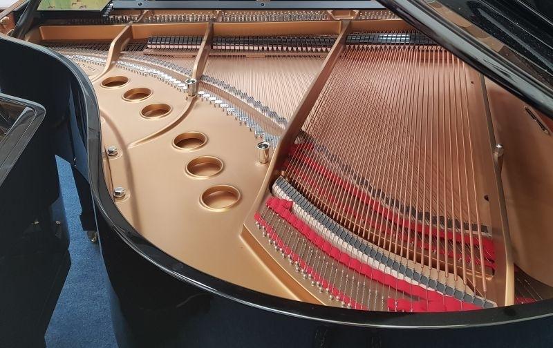 Steinway M grand Piano in Black polyester – Gallery image – Roberts Pianos Oxford