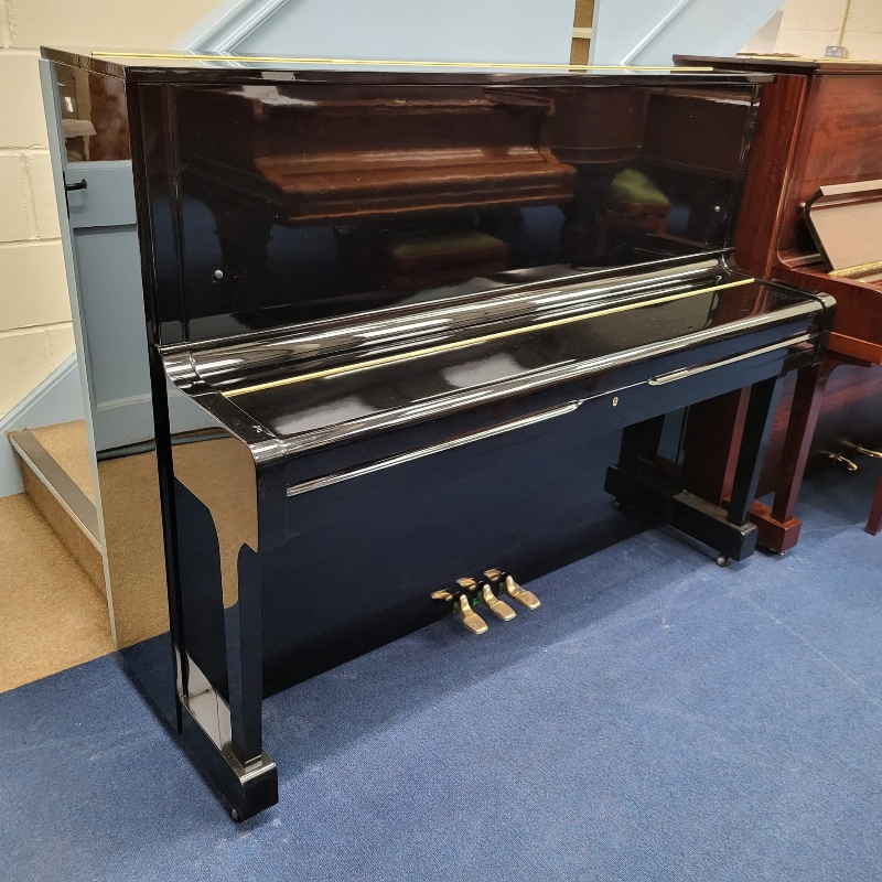 Yamaha U1H