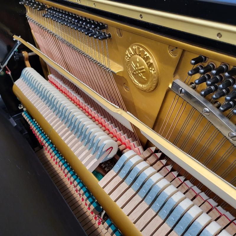 Yamaha U1H upright Piano in Bright black – Gallery image – Roberts Pianos Oxford