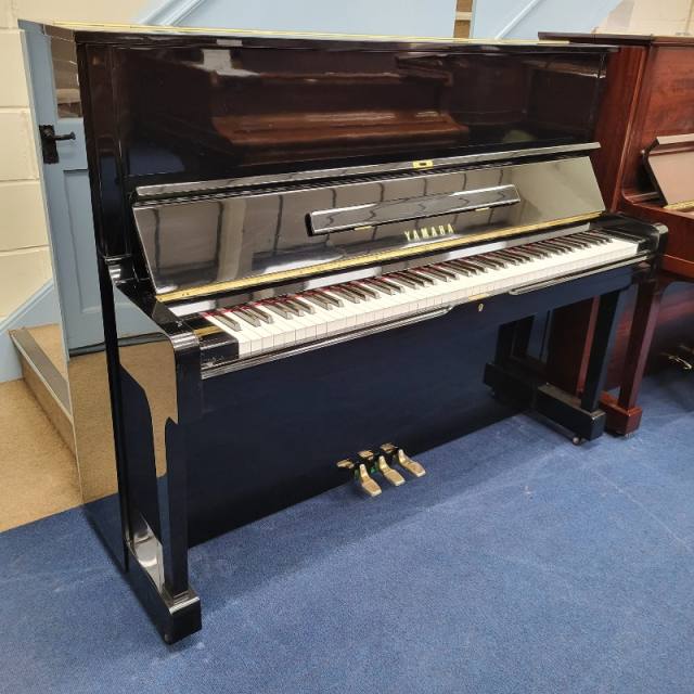 Yamaha U1H upright Piano in Bright black – Inventory thumbnail – Roberts Pianos Oxford