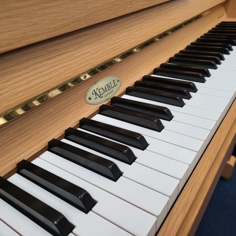 Kemble Concerto upright Piano in Light oak – Gallery image – Roberts Pianos Oxford
