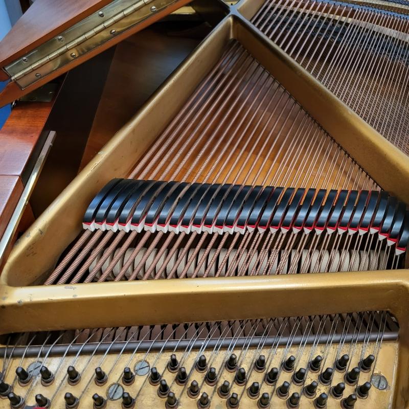 Welmar 4ft 6in grand Piano in Mahogany – Gallery image – Roberts Pianos Oxford