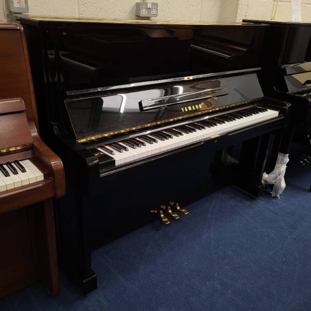 Yamaha U1H upright Piano in Bright black – Inventory thumbnail – Roberts Pianos Oxford
