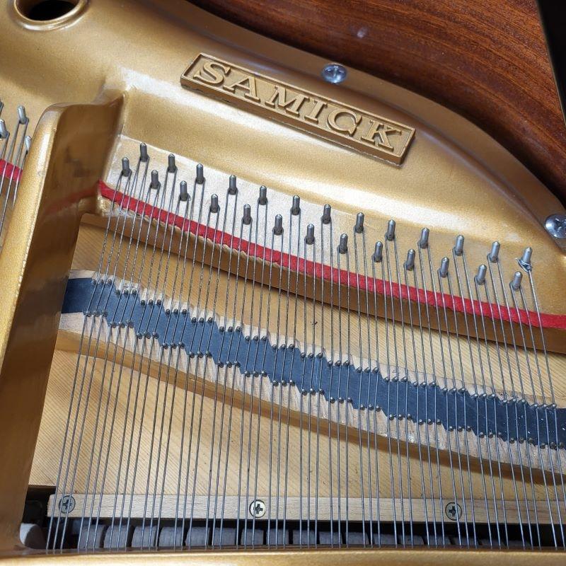 Samick SG140 grand Piano in black polyester – Gallery image – Roberts Pianos Oxford
