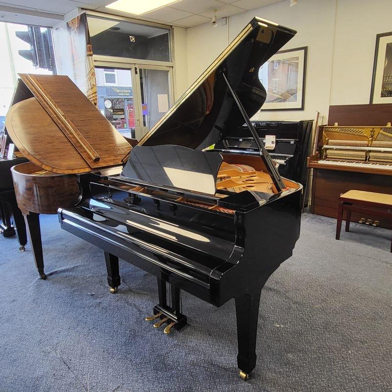 Yamaha C1 grand Piano in bright black – Gallery image – Roberts Pianos Oxford