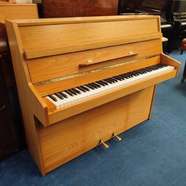 Kemble Compact upright Piano in medium mahogany – Inventory thumbnail – Roberts Pianos Oxford