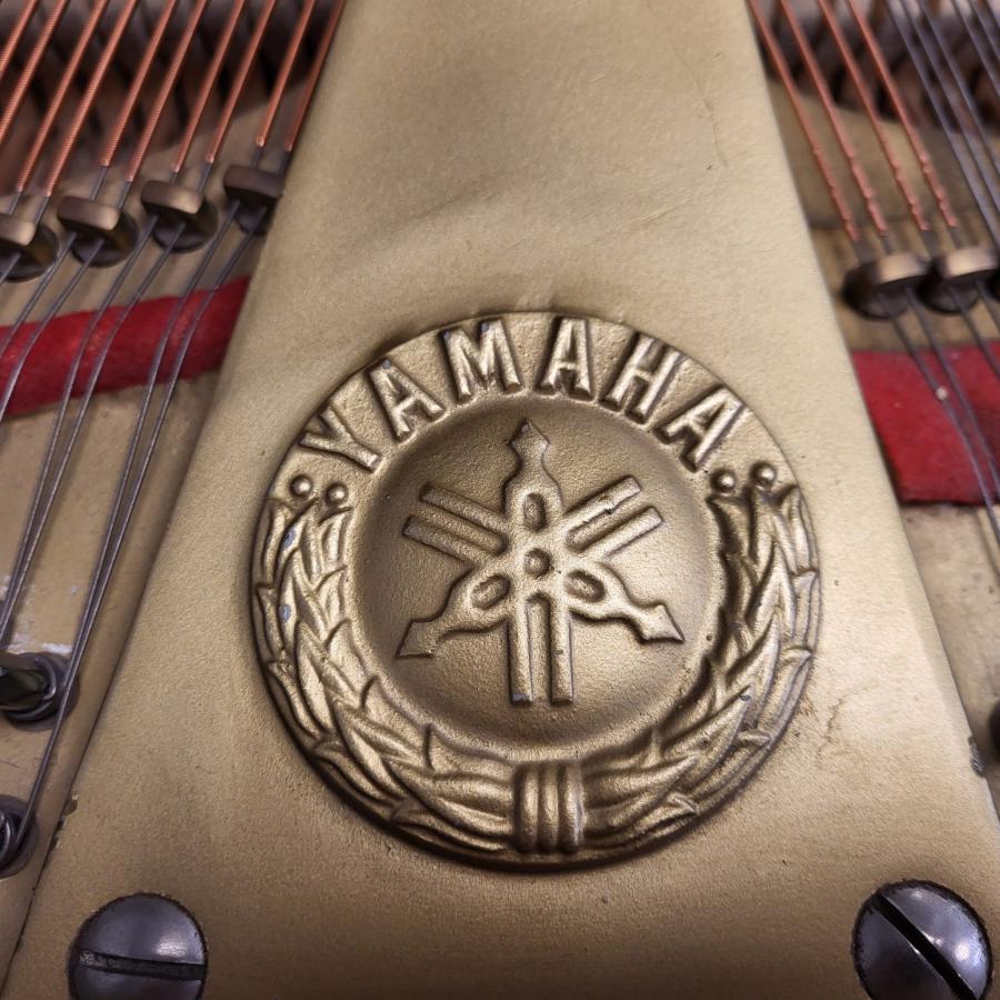 Yamaha G2 grand Piano in black – Gallery image – Roberts Pianos Oxford