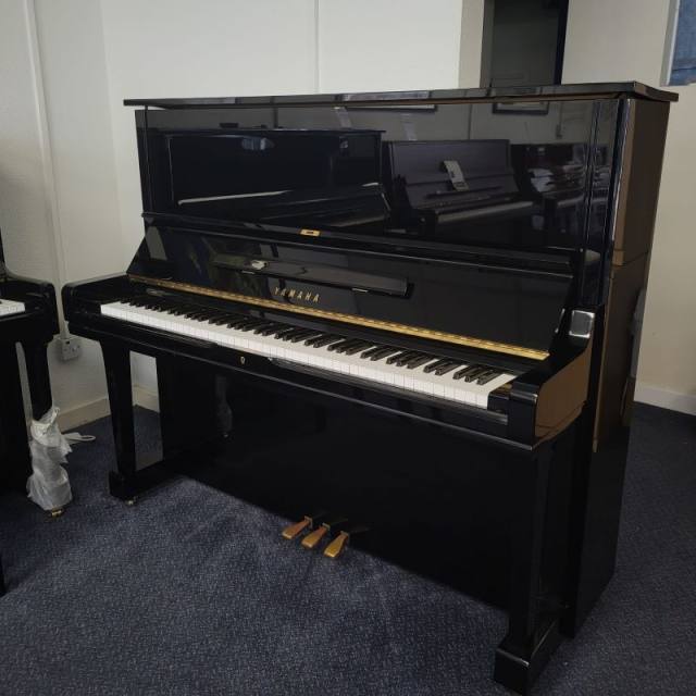 Yamaha U3M upright Piano in black polyester – Inventory thumbnail – Roberts Pianos Oxford