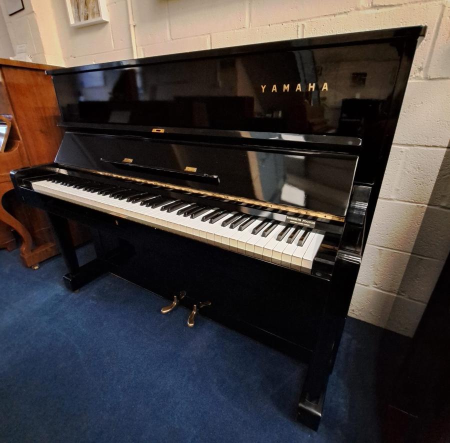 Yamaha U1D upright Piano in Black polyester – Gallery image – Roberts Pianos Oxford