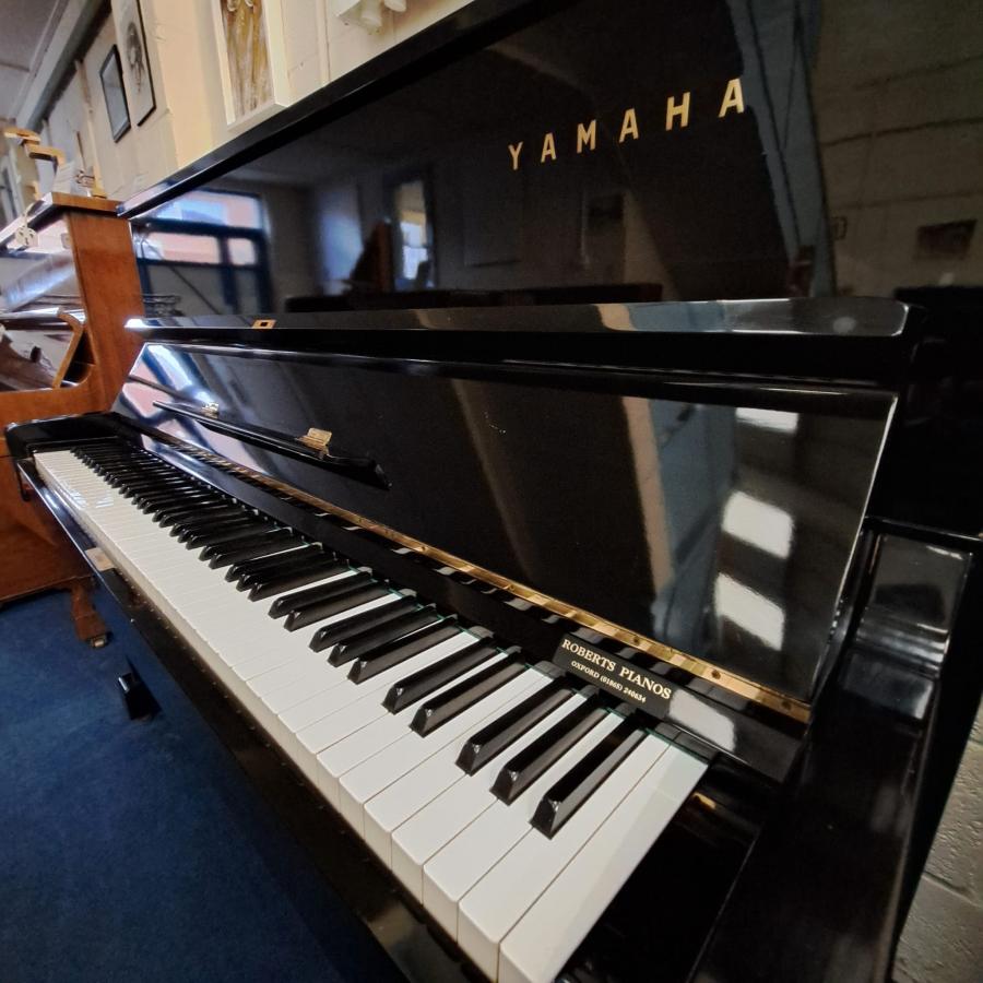 Yamaha U1D upright Piano in Black polyester – Gallery image – Roberts Pianos Oxford