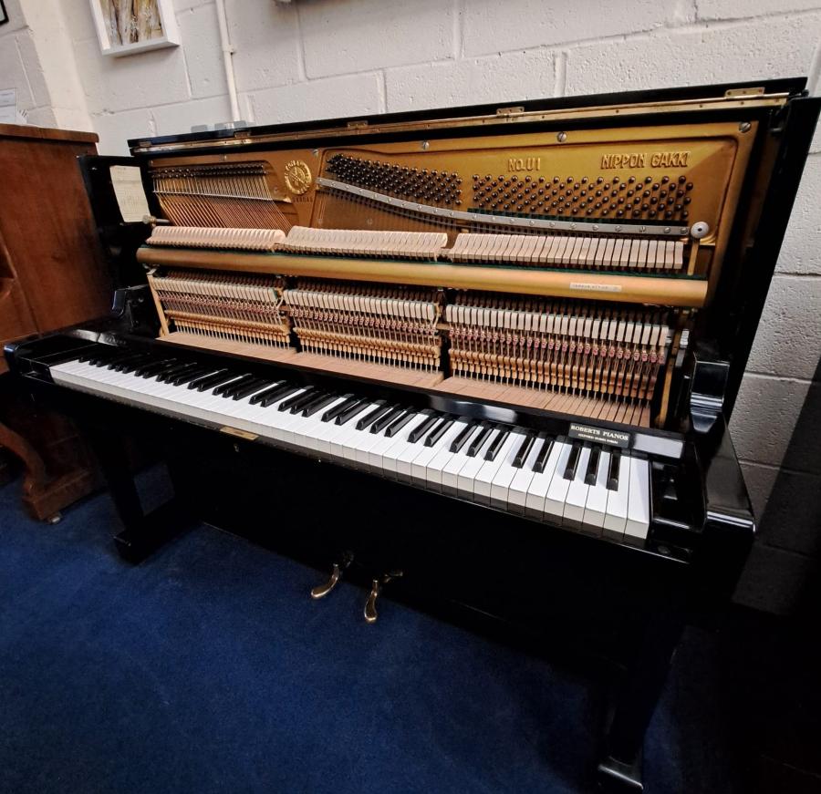 Yamaha U1D upright Piano in Black polyester – Gallery image – Roberts Pianos Oxford