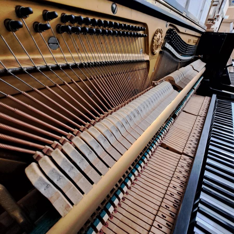 Yamaha U1D upright Piano in Black polyester – Gallery image – Roberts Pianos Oxford
