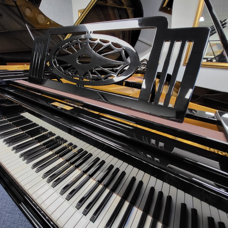 Grotrian Steinweg model 220