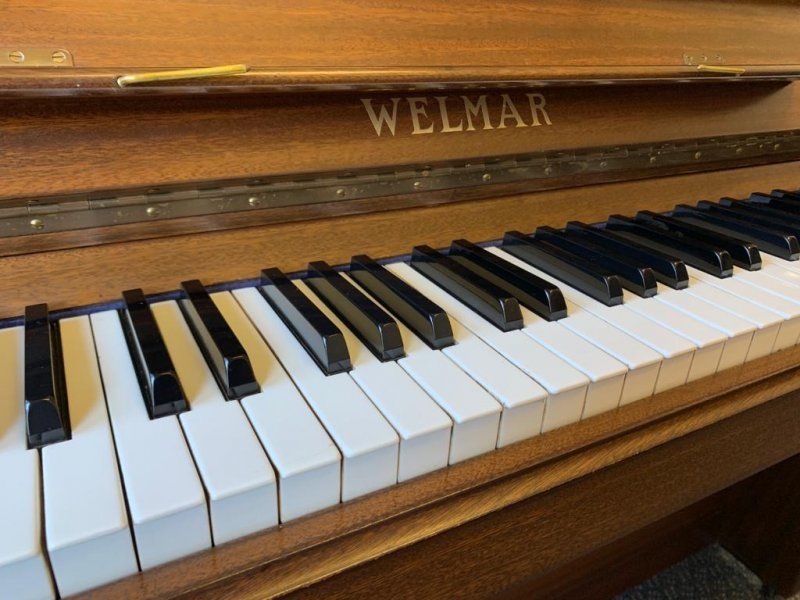 Welmar upright Piano in mahogany – Gallery image – Roberts Pianos Oxford