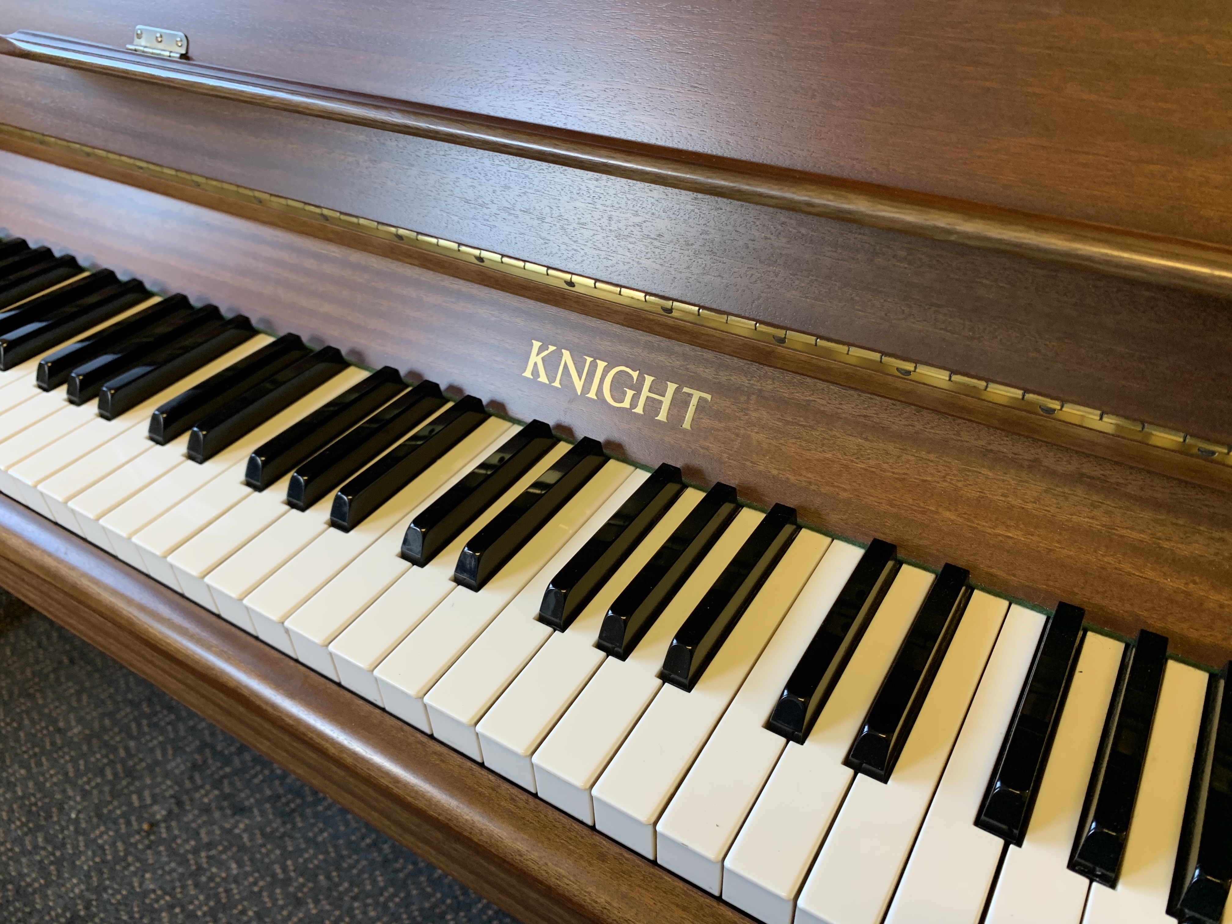 Knight K10 upright Piano in mahogany – Gallery image – Roberts Pianos Oxford