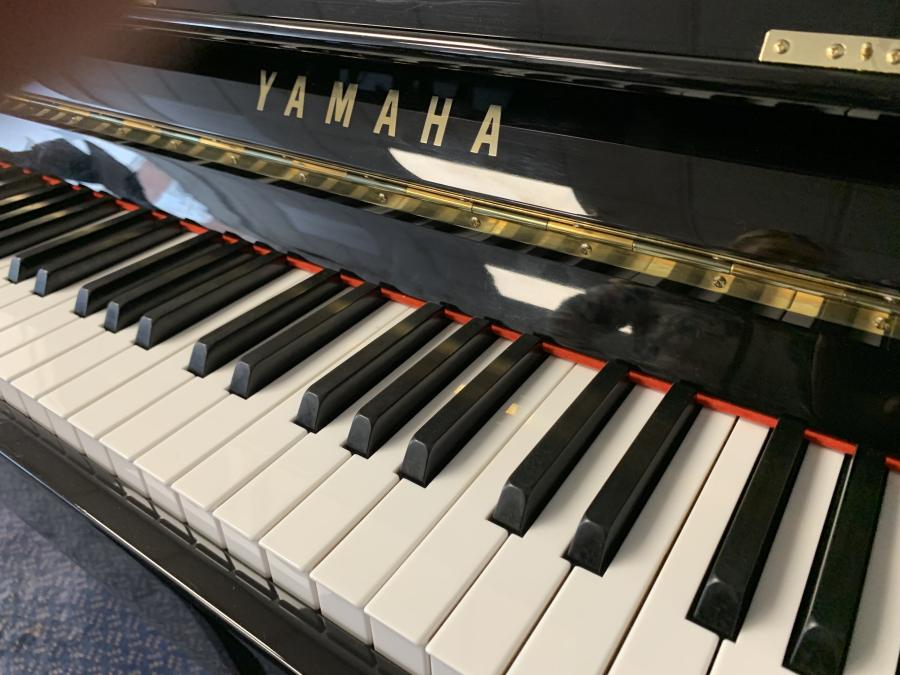 Yamaha C110A upright Piano in bright black – Gallery image – Roberts Pianos Oxford