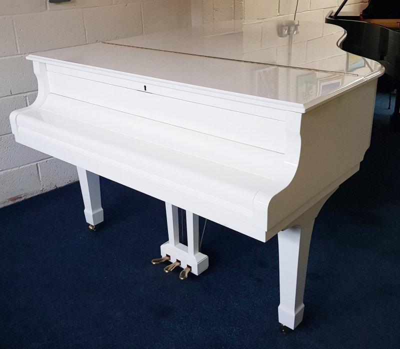 Yamaha C3 grand Piano in white polyester – Gallery image – Roberts Pianos Oxford