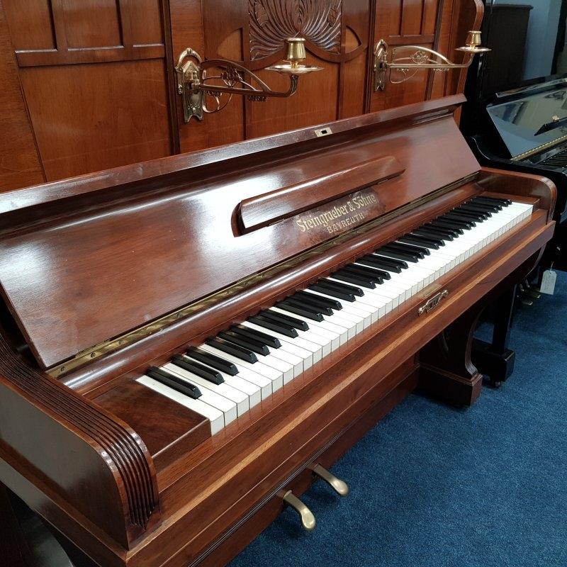 Steingraeber & Sohne 135 upright Piano in mahogany – Gallery image – Roberts Pianos Oxford