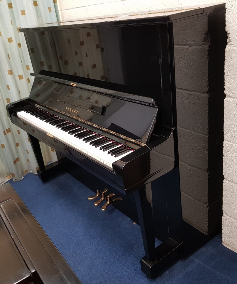Yamaha U3