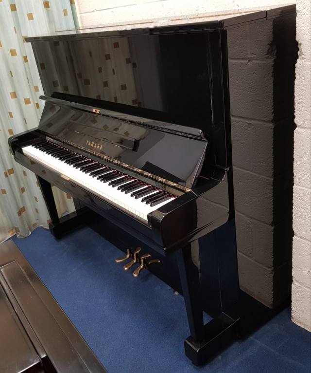Yamaha U3 upright Piano in Black – Inventory thumbnail – Roberts Pianos Oxford