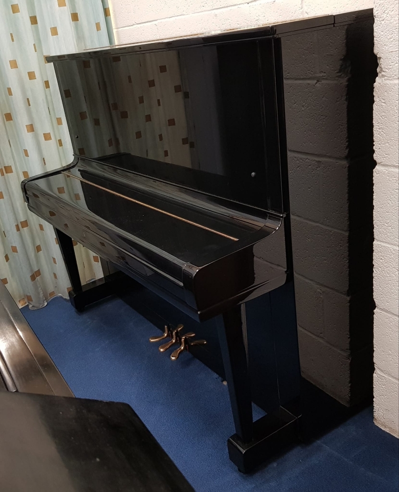 Yamaha U3