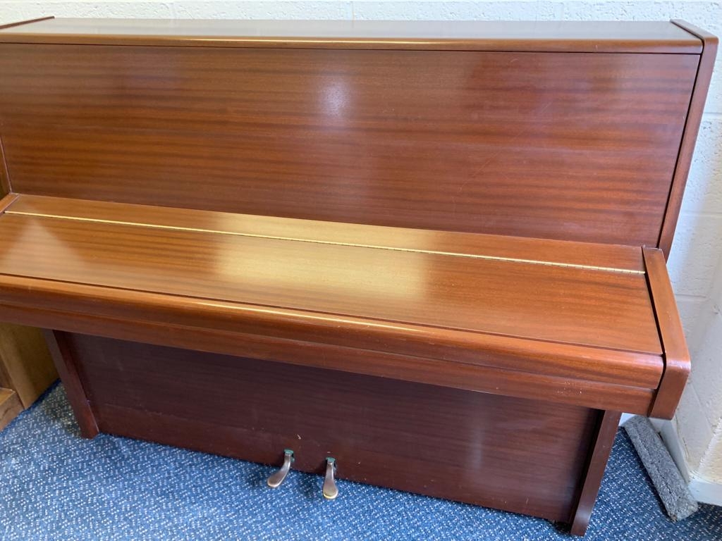 Knight K10 upright Piano in mahogany – Gallery image – Roberts Pianos Oxford